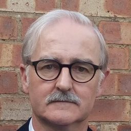 Martyn Mayger - 維多利亞女王：日不落奇緣演員 飾演Yeoman of the Guard