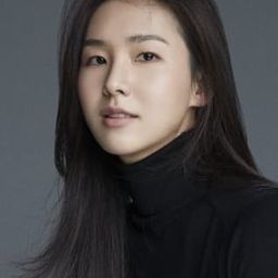 Lim Sun-woo 飾演 Cafe Owner