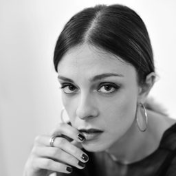 Lara Balbo - 創業虛擬夢演員 飾演Assistente Ministro