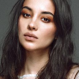 Vivianne Dietz 飾演 Beatriz