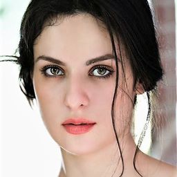 艾琳娜·卡贊 飾演 Elena