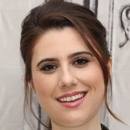 Elizabeth Wright Shapiro - 迫良持槍演員 飾演Chet's Date