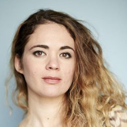 Chloé Renaud 飾演 The Young Mother (voice)