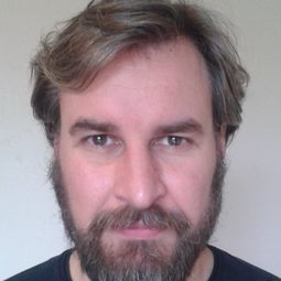 Stuart Davidson 飾演 Artist / Photographer