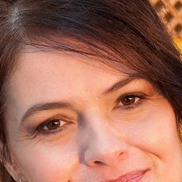 Áurea Baptista 飾演 Juíza