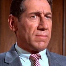 Michael Fox 飾演 Dr. Raskin