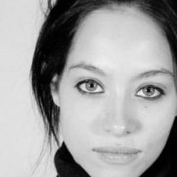 莉莉安·德弗里斯 飾演 Noëlla Maduro