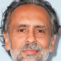 貝爾納·懷特 飾演 Bernard