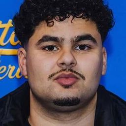 亞辛·達德 飾演 Bilal