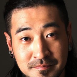 竹內良太 飾演 Artosh (voice)