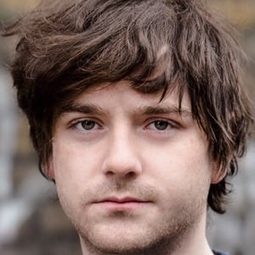 Stephen Cromwell 飾演 Grungy Guy