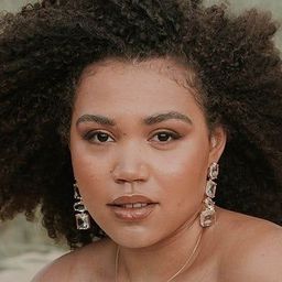 Ruby Barker - 紙袋頭演員 飾演Katie