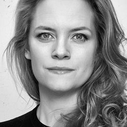 Nina Ellen Ødegård 飾演 Mamma