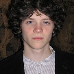 Marc Delarue 飾演 Romain