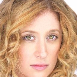 Caissie Levy 飾演 Diana Goodman