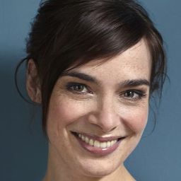 Maja Schöne 飾演 Manu