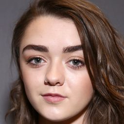 安雅泰萊采兒 飾演 self