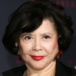 周采芹 - She Lights Up Well演員 飾演Grandma