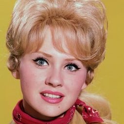 Melody Patterson 飾演 Lea