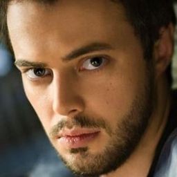 Ian Harmon - Lingua Franca演員 飾演City Hall Employee