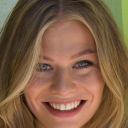 柔伊·史托布 飾演 Blanka