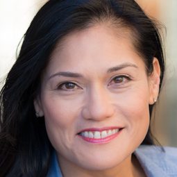 Celeste Oliva 飾演 Police Detective