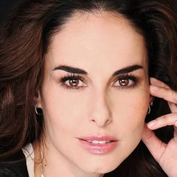 安娜·莎若狄拉 飾演 Gabriela