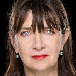 Maureen Beattie - 誘餌新娘演員 飾演Iseabail