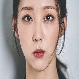 Cho Jae-kyeong 飾演 Rescue Worker