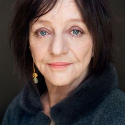 Eva Weißenborn 飾演 Helga