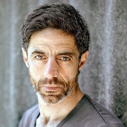 Christian Lerch 飾演 Dr. Keller