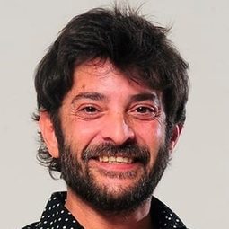 帕布羅·拉戈 飾演 Agustín