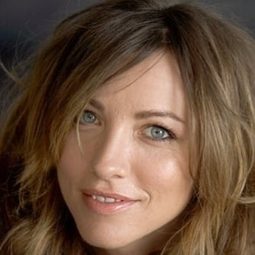 Sanny van Heteren 飾演 Waitress