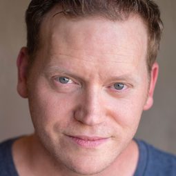 Bourke Floyd 飾演 Police Officer