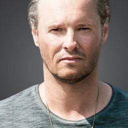 Michał Gadomski - 皮萊茨基的報告演員 飾演prosecutor Łapiński