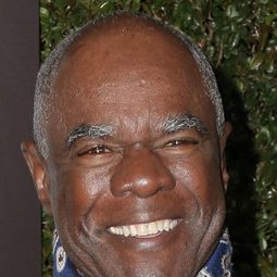 葛林·圖曼 飾演 Clarence Brown