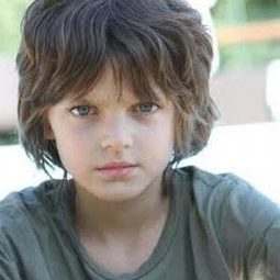 Niccolò Calvagna - L'Ultimo Ultras演員 飾演Figlio di Marian e Giovanni