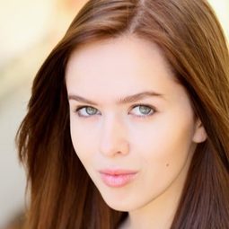 Elizabeth McLaughlin - 女校風波演員 飾演Massie Block