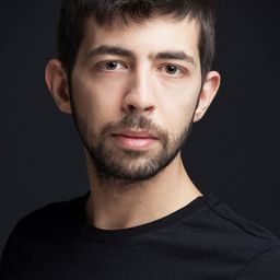 Aytaç Uşun 飾演 Kılıç