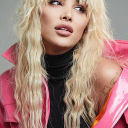 Daniela Santiago 飾演 