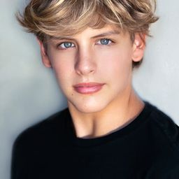 Jensen Gering 飾演 Elliott Lucas