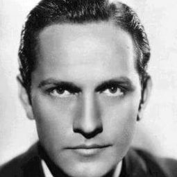 Fredric March - A Star Is Born演員 飾演Norman Maine