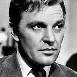 Franco Fabrizi 飾演 Barber