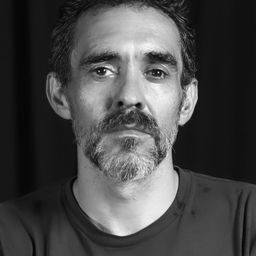 Alfredo Espinosa 飾演 Ecuadorian President