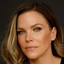 凱倫·克里奇 飾演 Natasha