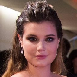 Alexia Chardard - 宿命，吾愛演員 飾演Charlotte