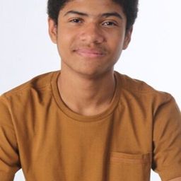 Victor Hugo Martins 飾演 Allan