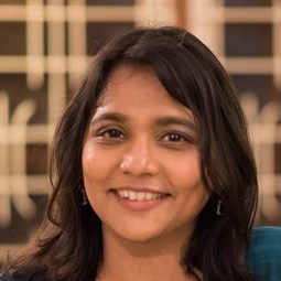 Vinodhini Vaidyanathan 飾演 Reporter