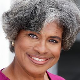 Greta Glenn - 我可以自己瘋演員 飾演Mama Rose