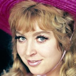 尤蘭塔·洛特 飾演 Young Girl